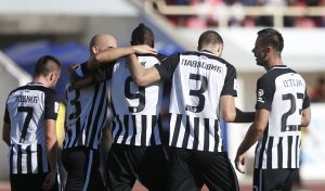 ODUŠEVLJENJE U AVIONU: Prelepo iznenađenje i motivaciona poruka za igrače Partizana! (VIDEO)