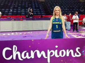 ODBOJKA JE HIT: Lepa slovenačka voditeljka poželela reprizu finala košarkaškog EP, dobila je odgovor od Šarenca (TVITOVI)