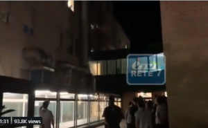 SJAJNO: Fudbaleri Bolonje usred noći došli ispred bolnice i skandirali ime Siniše Mihajlovića (VIDEO)