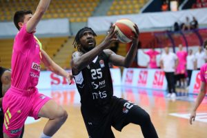 NOVI KLUB ZA KRILNOG CENTRA: Tomas menja kontinent!