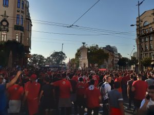 SLIKA KAKVA SE RETKO VIĐA: Zajedničko okupljanje navijača Zvezde i Olimpijakosa uvertira u meč (VIDEO)