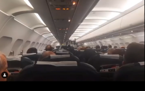 POSADA AVIONA VODILA NAVIJANJE: Grmelo ime junaka Umara Sadika (VIDEO)