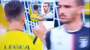 OVO NISTE VIDELI U PRENOSU: Navijači Intera su ‘odlepili’ sudija umesto kartona ‘bacio pet’ igraču Juventusa  (VIDEO)