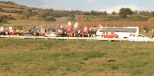 ‘BRATSKI’: Pogledajte ceo doček navijača Crvene zvezde pristalicama Olimpijakosa (VIDEO)