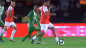 GODINE MU NIŠTA NE MOGU: Kilaža jeste problem, ali je Ronaldinjo i dalje majstor (VIDEO)