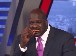 ‘IMA LI NEKO MLEKA’: Šakil O’Nil se ‘zaljutio’ u programu, presmešna situacija u kojoj njemu nije bilo do smeha… (VIDEO)