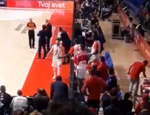 ŠOKANTAN POČETAK: Tima udario Lazića u stomak, kapiten Zvezde odgovorio – epilog je isključenje! (VIDEO)