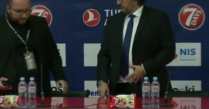 ‘ZAŠTO CRVENO?’: Reakcija Andree Trinkijerija koja je oduševila sve partizanovce! (VIDEO)