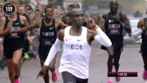 PAO JE I TAJ REKORD: Kipčoge istrčao maraton ispod dva sata! (VIDEO)