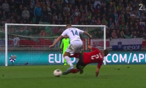 ČAKIRE, DA LI JE MOGUĆE: Turčin zbog starta ‘za zatvor’ dodelio samo žuti karton! (FOTO)