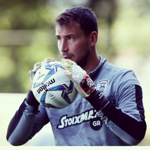 BRAVO: Bivši golman Partizana u timu kola Superlige Grčke (FOTO)