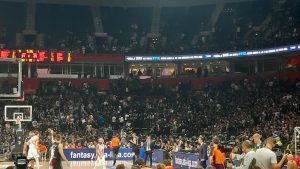 NIJE MOGLO BEZ INCIDENATA: Tuča u jednoj od Partizanovih frakcija! (VIDEO)