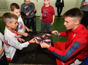 PAMTIĆE OVAJ DAN: Petrović i Pankov obradovali osnovce