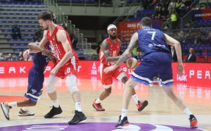 ZVEZDIN TORNADO: Lorenco Braun zakucavanjem iz kontre podigao Arenu na noge (VIDEO)