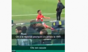 POSLE SUDIJA, SAD I VAR NA UDARU: Desni bek Monaka ‘maj gerijem’ po ekranu zbog crvenog kartona (VIDEO)