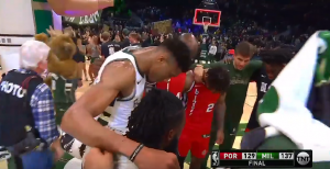 NBA LIGA: Adetokumbo nerešiva enigma, Karmelo odličan u porazu Blejzersa (VIDEO)