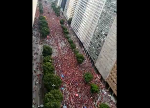 DELIRIJUM U RIJU: Milion ljudi na ulicama dočekalo šampione Kopa Libertadores! (VIDEO)