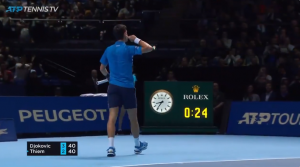 KAKVA DRAMA U LONDONU: Đoković dobio prvi set posle više od sat vremena, osvojio je i najlepši poen! (VIDEO)