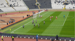 NAVIJAČI NISU NA STADIONU, VEĆ NA MREŽAMA: Ponovo se priča o suđenju u Humskoj… (TVITOVI)