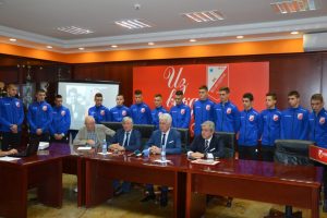 SVEČANO U NOVOM SADU: Dan sećanja i zahvalnosti, omladinci potpisali ugovore, Drinčić produžio!