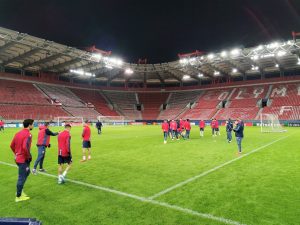 ZAVIRITE NA ‘KARAISKAKIS’: Crveno-beli spektakl, dok Zvezda trenira sprema se i koreografija za sutra (FOTO) (VIDEO)