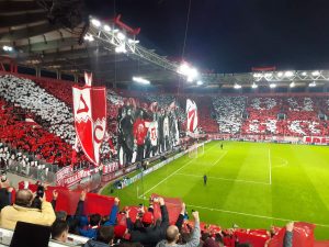 GRCI ‘PRELAZE IGRICU’: Navijači Olimpijakosa demolirali kuću VAR asistenta!