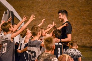 PARTIZAN ZOVE: Letnji košarkaški kamp Krupanj 2020 – Treniraj i budi deo crno-bele porodice