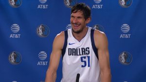 URNEBESNO: Pogledajte kako profesor Boban uči saigrače srpski jezik (VIDEO)