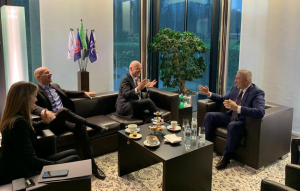 FOTO-UBOD: Kokeza sa prvim čovekom FIFA Đanijem Infantinom, evo šta je dogovoreno… (FOTO)