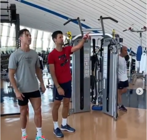 NOLE IMA DOBROG UČITELJA: Pogledajte šta je Ronaldo naučio Novaka na treningu u Dubajiu (VIDEO)