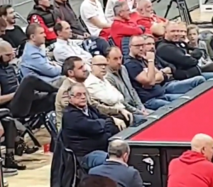 U ‘KLINČU’ SA NAVIJAČEM: Reakcija Nebojše Čovića na ‘tata kupi mi klub’ (VIDEO)