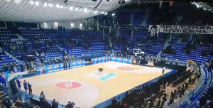 NEREALNE SCENE U ‘MORAČI’: Igrači Budućnosti, sudije, navijači – svi su čekali Zvezdu! (VIDEO)