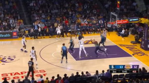 NBA: Šou-tajm u ‘Stejpls centru’, Dončić je nezaustavljiv čak i za Lebrona! (VIDEO)