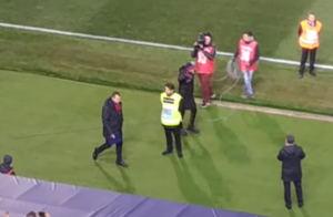 DIRLJIVO: Siniša je posle prve dobijene bitke protiv leukemije izašao na ‘Renato Dal Aru’, evo kako su ga navijači dočekali (VIDEO)