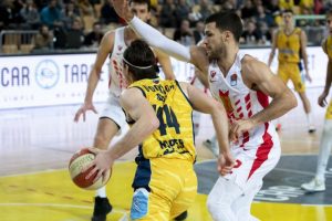 KADA BERON PROZBORI SRPSKI: Da li je Amerikanac nezadovoljan sudijskom odlukom odlučio da uputi par reči na našem jeziku?! (VIDEO)