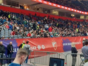 NERVOZA: Međusobno koškanje navijača Zvezde skrenulo pažnju sa terena (VIDEO)