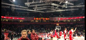 PUNI SE ARENA: Navijače na vrhu dvorane čeka ogroman natpis povodom problema u Crnoj Gori (VIDEO)