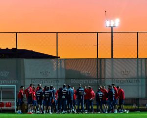 FOTO-UBOD: Filip Stojković otkrio zbog koga je promenio imidž, Zvezdin meč pratio i dugogodišnji saradnik Jirgena Klopa (FOTO)