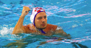 PRIJATELJI U BAZENU, ALI KOMPLEKSI RADE: Bar Srbi nisu više tronu!