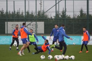 PROMENA VREMENA U TURSKOJ: Uigravaju se linije tima, Voši ne smeta ni kiša