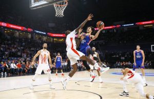 EVROLIGA: Himki savladao Fenerbahče, Larkin sa 40 poena vratio Efes na pobednički kolosek (VIDEO)