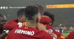 FOTO UBOD: Firmino uhvaćen usred utakmice u nesvakidašnjoj situaciji (FOTO)