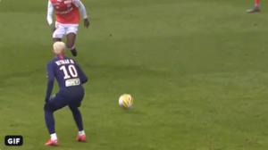 ŠALI SE: Nejmar uposlio saigrača zadnjicom, izludeo protivnike (VIDEO)