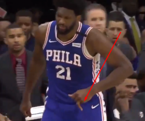 JEZIVO: Prst Džoela Embida otišao je u potpuno pogrešnom smeru, Ben Simons umalo povratio! (VIDEO)