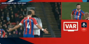 NE IDI NA ‘LUDOG SRBINA’: Milivojević glavom ‘udario’ rivala i dobio crveni karton! (VIDEO)