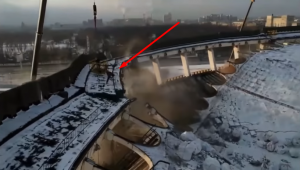 STRAVIČNO: Srušio se krov dvorane u Sankt Peterburgu, ima mrtvih! Radnik je bežao, ali se nije spasio… (VIDEO)
