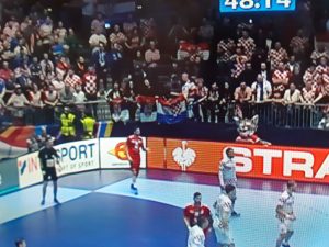 IPAK NIJE MOGLO BEZ HAOSA: Hrvati napali Srbe u Gracu posle meča!