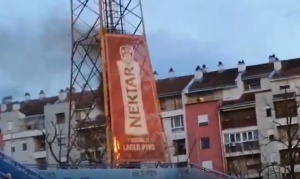 DOBRO JE PROŠLO: Požar prekinuo derbi u Banjaluci (VIDEO)