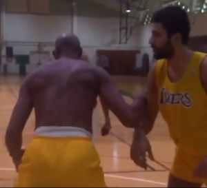 KAKO SE KALIO ČELIK: Kako je legendarni košarkaš Lejkersa pomogao Divcu da bude to što jeste (VIDEO)