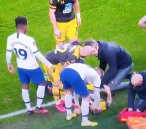 ‘JE*OTE, VIDI MU SE KOST!’: Jeziva povreda igrača Sautemptona posle starta Sesenjoa! (VIDEO)